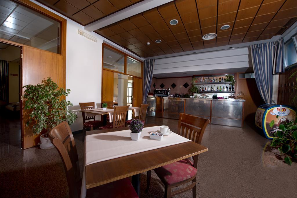 Hotel River Palace Terracina Ngoại thất bức ảnh