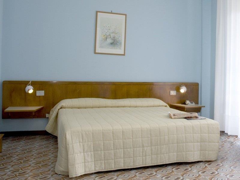 Hotel River Palace Terracina Ngoại thất bức ảnh