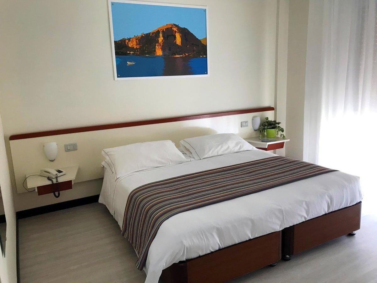 Hotel River Palace Terracina Ngoại thất bức ảnh